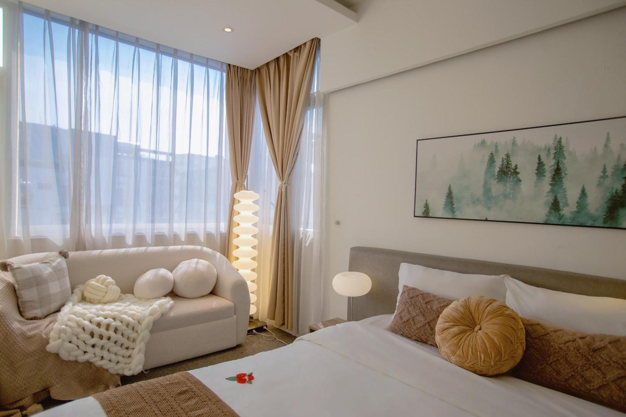 Saki Hotel